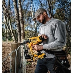 Zszywacz do ogrodzeń DeWALT DCFS950P2 XR 18V BL 9Ga 40-50mm 2x5Ah walizka