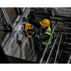 Gwoździarka osadzak do betonu DeWALT DCN890N 18V BL XR BODY walizka