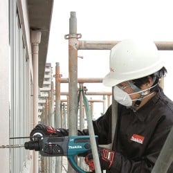 Akumulatorowa młotowiertarka z udarem Makita DHR202RFJ LXT 18V 2x3Ah SDS-Plus 20 mm 1,9 J walizka