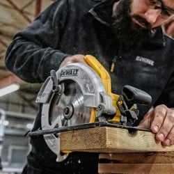 Pilarka tarczowa DEWALT DWE560 1350W 184mm tarcza