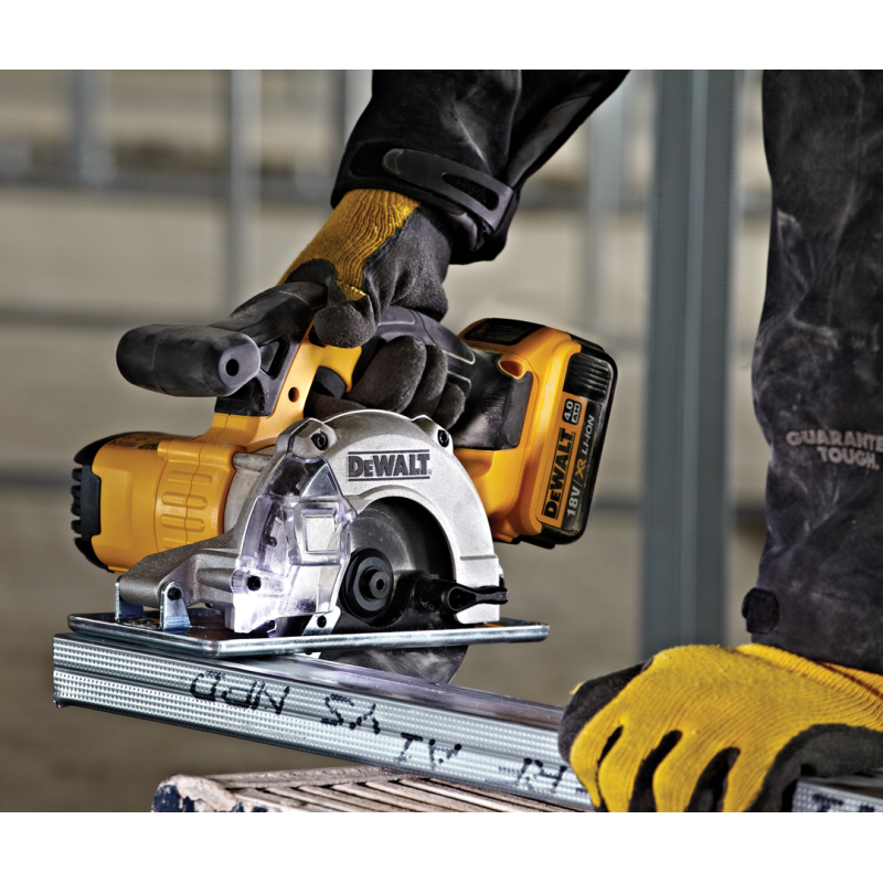 Pilarka tarczowa DEWALT DCS373N 18V 140mm body
