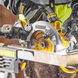 Pilarka tarczowa 18V 190mm 2x5Ah DeWALT DCS573H2T