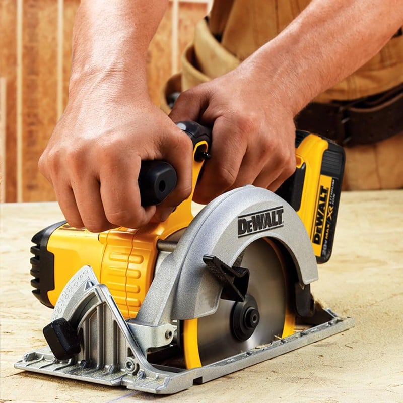 Pilarka tarczowa DEWALT DCS391N 18V 165mm tarcza