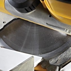 Pilarka ukośnica z posuwem DeWALT DWS778 1850W 250mm wskaźnik XPS kapówka