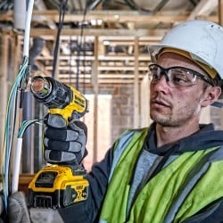 Opalarka DeWALT DCE530P2 XR 18V 2x5Ah 290/530°C walizka