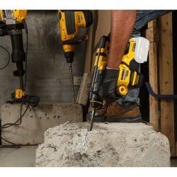 Bezszczotkowa młotowiertarka akumulatorowa 54V XR 3,5 J 3-funkcyjna LED DeWALT DCH333NT BODY walizka