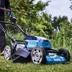 Akumulatorowa kosiarka Makita DLM532PT4 LXT 2x18V 4x5Ah BL samobieżna