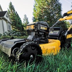Kosiarka 2x18V z napędem 53cm DeWALT DCMWSP564N