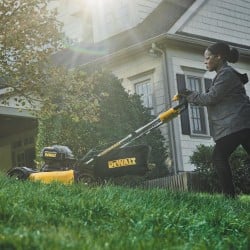 Kosiarka 2x18V z napędem 53cm DeWALT DCMWSP564N