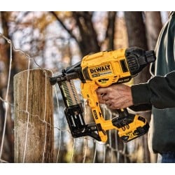 Zszywacz do ogrodzeń DeWALT DCFS950N XR 18V BL 9Ga 40-50mm BODY karton
