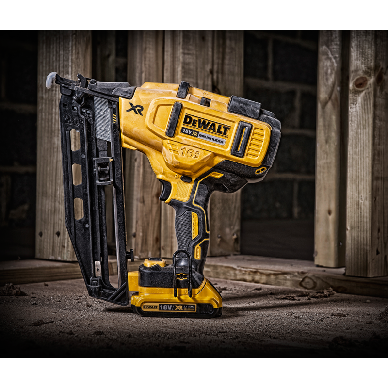 Akumulatorowa sztyfciarka DeWALT DCN660P2 XR 18V BL 16Ga 2x5Ah ładowarka walizka