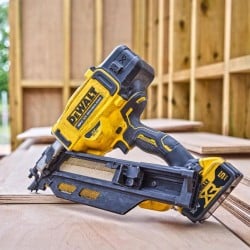 Gwoździarka akumulatorowa DeWALT DCN930N 18V XR BL 33° 50-90mm BODY karton