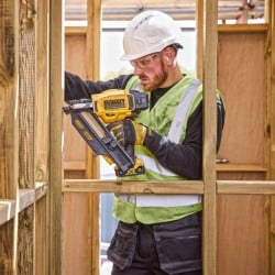 Gwoździarka akumulatorowa DeWALT DCN930N 18V XR BL 33° 50-90mm BODY karton