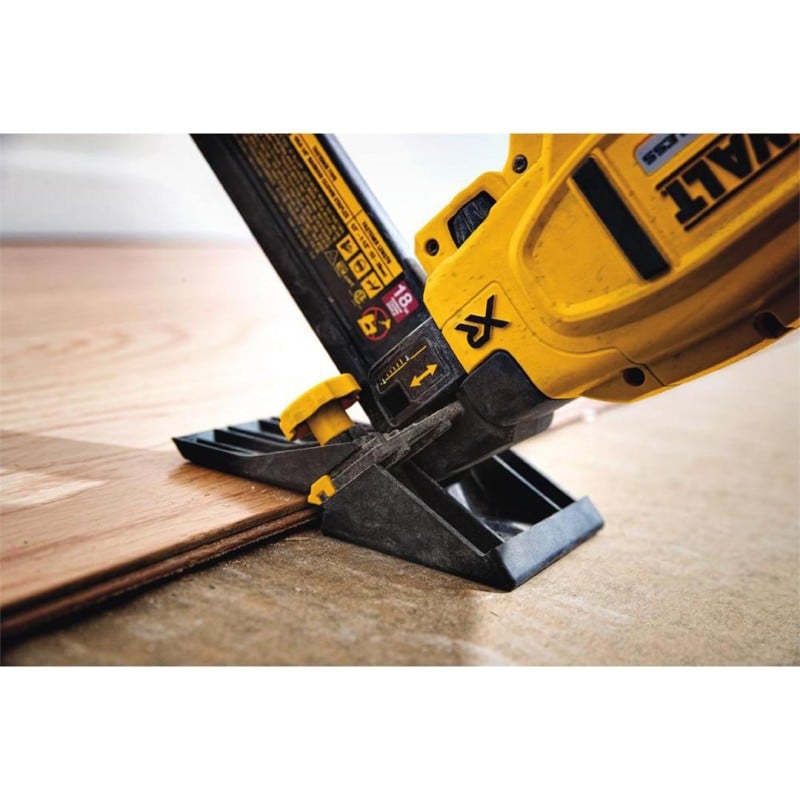 Zszywacz DeWalt DCN682D2 18V XR BL 2x2Ah 18Ga TSTA