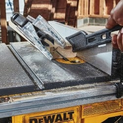 Pilarka stołowa 210mm 1850W DeWALT DWE7485