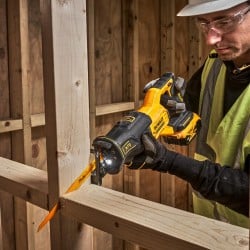 Pilarka szablasta 18V body BL DEWALT DCS382N