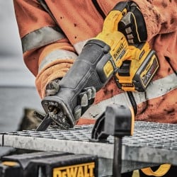 Pilarka szablasta 54V 2x9Ah FlexVo DEWALT DCS389X2