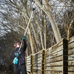 Piła łańcuchowa na wysięgniku Makita DUA300PT2 LXT 2x18V 2x5Ah BL XPT AFT