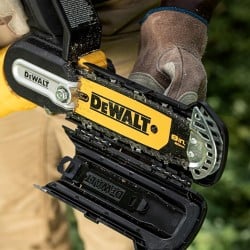 Piła łańcuchowa akumulatorowa 20cm 18V 1x5Ah DeWALT DCMPS520P1-QW
