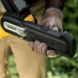 Piła łańcuchowa akumulatorowa 20cm 18V 1x5Ah DeWALT DCMPS520P1-QW