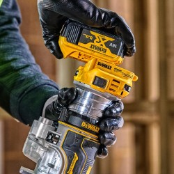 Frezarka górnowrzecionowa DEWALT DCW604N 18V 8mm