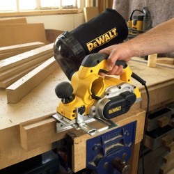 Strug 1050W 82mm 0-4mm DEWALT D26500K