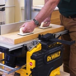 Strugarka grubościowa i wyrównująca DeWALT D27300 2100W gł. strugania 3mm