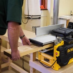 Strugarka grubościowa i wyrównująca DeWALT D27300 2100W gł. strugania 3mm