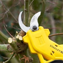 Akumulatorowy sekator do gałęzi 18V V20 STANLEY FATMAX SFMCPP32B BODY