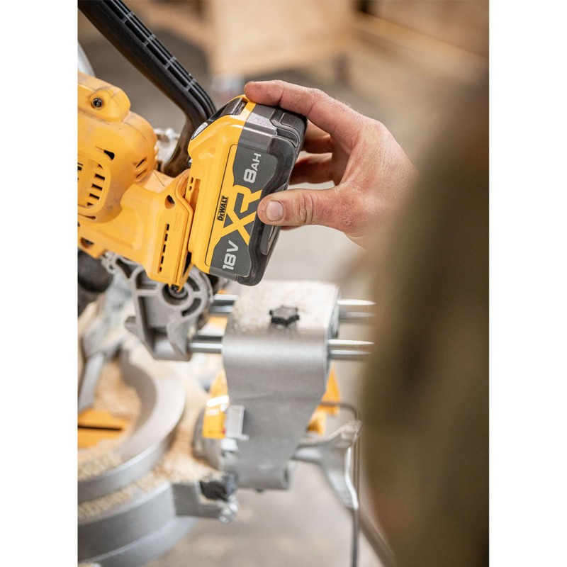 Pilarka ukosowa ukośnica DeWALT DCS782XW2 18V XR BL 2x8Ah 305mm XPS