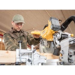 Pilarka ukosowa ukośnica DeWALT DCS782XW2 18V XR BL 2x8Ah 305mm XPS