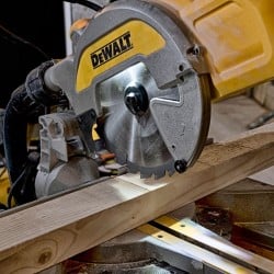 Piła ukośnica DEWALT DWS777 216mm 1800W