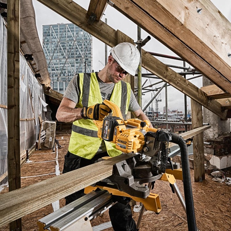Piła ukośnica DEWALT DCS777T2 216mm 54V XR 2x6Ah
