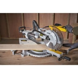 Pilarka ukośnica STANLEY FATMAX SM1800 1800W 254mm + stojak FME790 185kg 206cm
