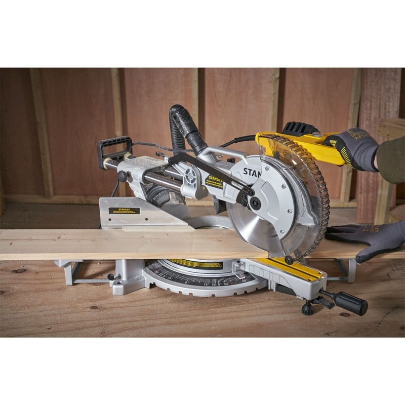 Pilarka ukośnica STANLEY FATMAX SM1800 1800W 254mm + stojak FME790 185kg 206cm