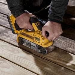 Szlifierka taśmowa 18V 75x533mm DeWALT DCW220NT-XJ