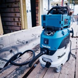 Odkurzacz przemysłowy do pracy na sucho/mokro 42l 1200W klasa M Makita VC4210M + akcesoria sprzątające