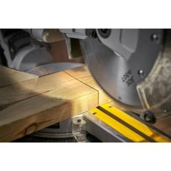 Pilarka ukośnica z podwójnym ślizgiem STANLEY SM1800-QS 254 mm 1800 W