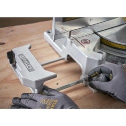 Pilarka ukośnica z podwójnym ślizgiem STANLEY SM1800-QS 254 mm 1800 W