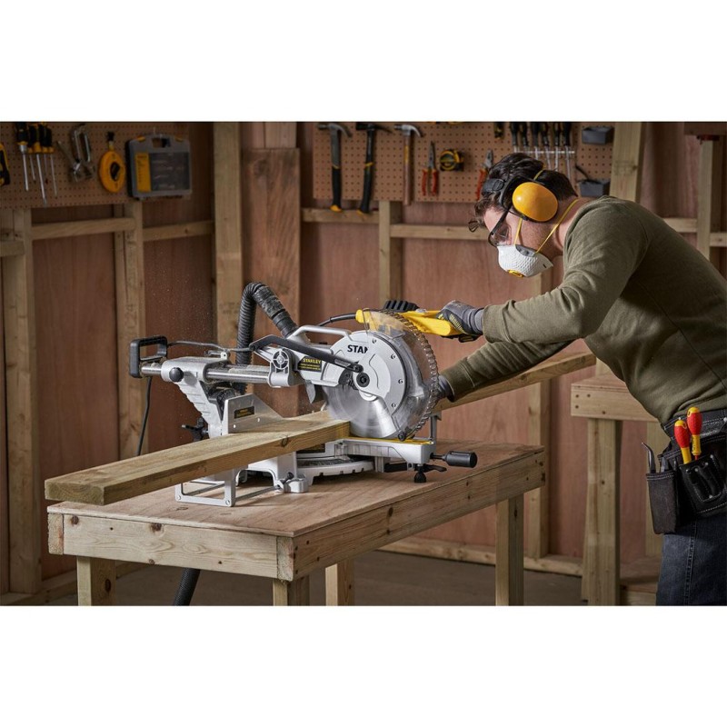 Pilarka ukośnica z podwójnym ślizgiem STANLEY SM1800-QS 254 mm 1800 W