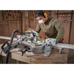 Pilarka ukośnica z podwójnym ślizgiem STANLEY SM1800-QS 254 mm 1800 W