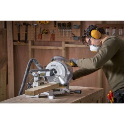Pilarka ukośnica STANLEY SM1650-QS 254 mm 1650 W