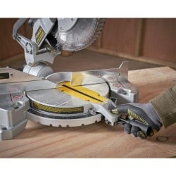 Pilarka ukośnica STANLEY SM1650-QS 254 mm 1650 W