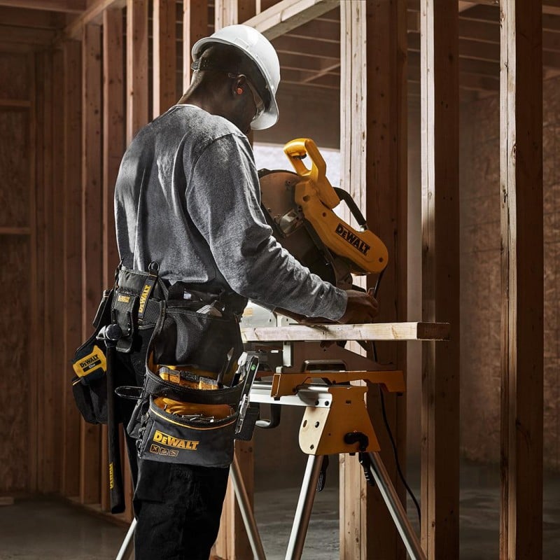 Pas narzędziowy z kaburami DeWALT DWST40603-1