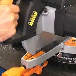 Piła ukośnica STANLEY FME720 255mm 2000W