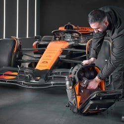 Plecak narzędziowy z kółkami DeWALT DWST60101-9 McLaren 25kg teleskopowy