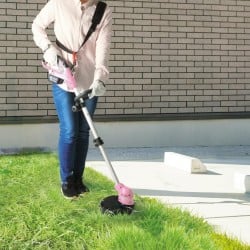Podkaszarka do trawy 12V 2Ah róż Makita UR100DSAP