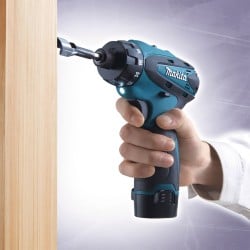 Wiertarko – wkrętarka Makita DF030DWE 10,8V CXT 24Nm 1/4’’ 2x1,5Ah walizka