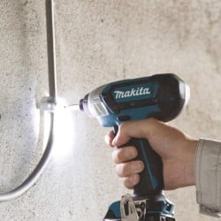 Akumulatorowa zakrętarka udarowa Makita TD110DSAE 12V max CXT 1/4" 110 Nm walizka
