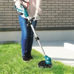 Podkaszarka akumulatorowa do trawy Makita UR100DWAE CXT 12V 2x2Ah XPT 260mm